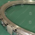 Алюминиевая основа огибающего участка, OTIS 506NCE, в сборе с роликами 17 шт., для балюстрады H - 930 мм