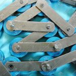 Цепь ступеней эскалатора, KONE, 13RI-A, шаг - 133,33 мм, палец - 74,5x12,8/12,5 мм, пластины - 35x4/35x4 мм, ролик - 75x23,5 мм, 105 kN (переходное звено)